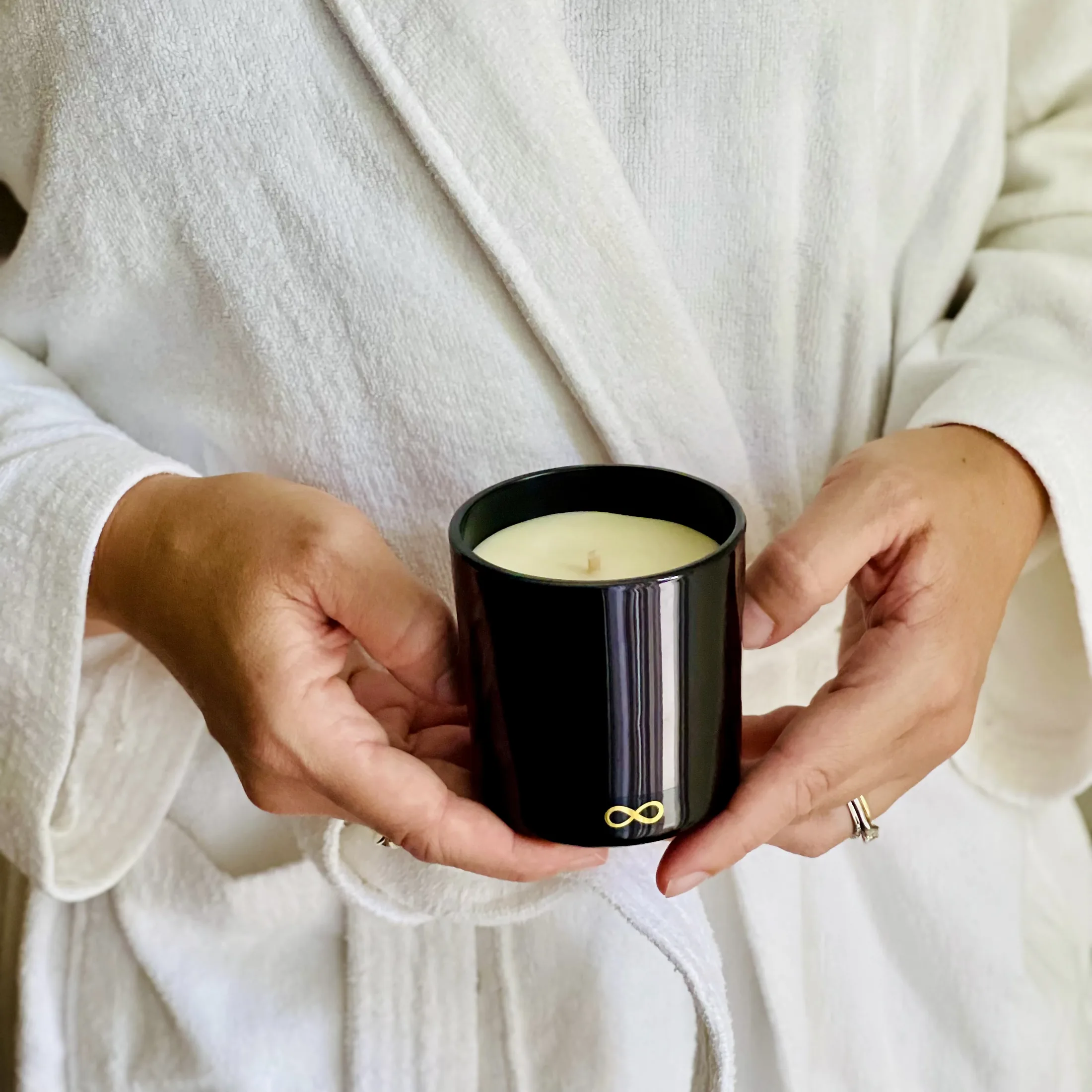Voyde botanical candle in hand