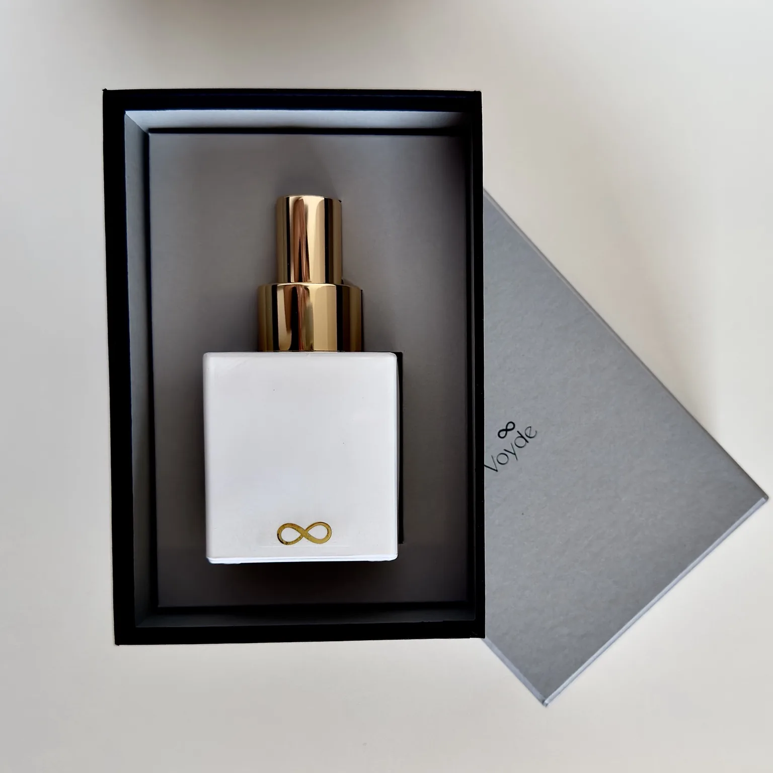 Voyde Dream Botanical Pillow Mist in its presentation box